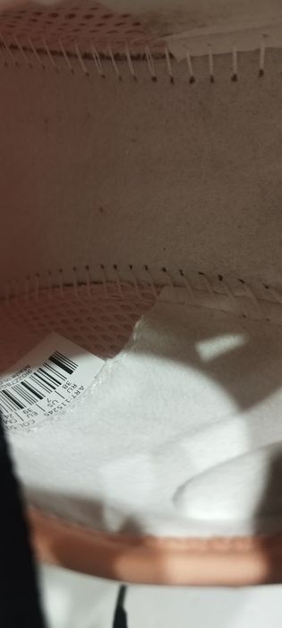 Продам спортивные кроссовки