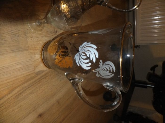 Стари кани за вино, аперитив и чай