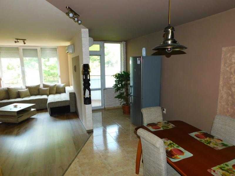 Дава се под наем Тристаен апартамент в Бургас, Лазур - 100 кв.м за 612 € - Снимка #5