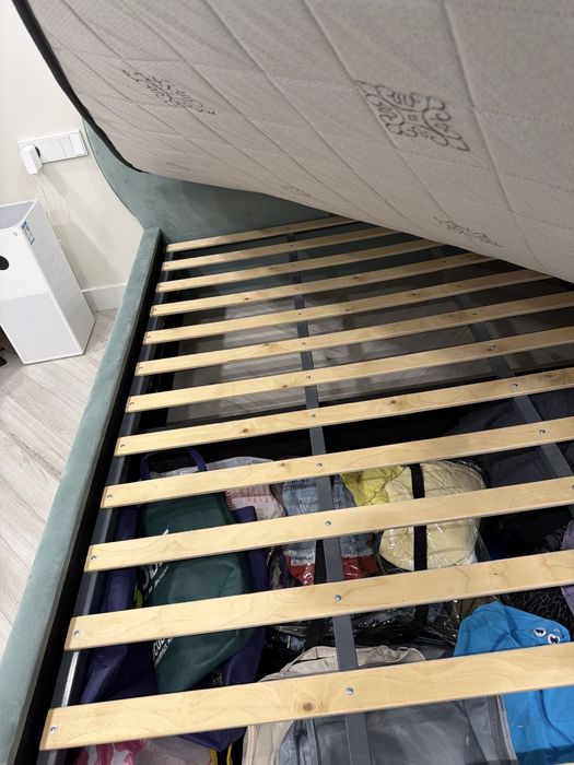 Кровать с матрасом 150*200