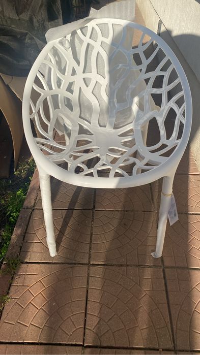 Vand set masa si 4 scaune Cristal pe alb sau rosu