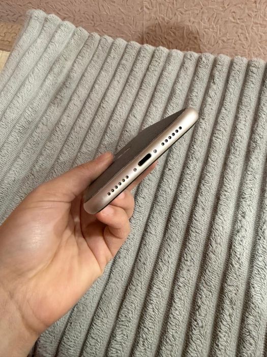 Айфон 11 /64 ГБ.