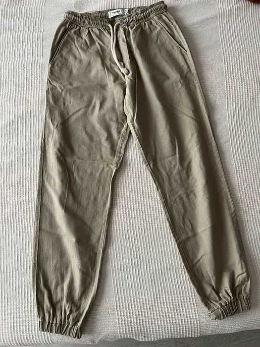 Pantaloni kaki din in Zara