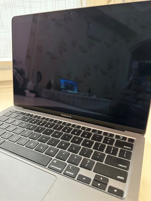 Продам macbook air 13 i3