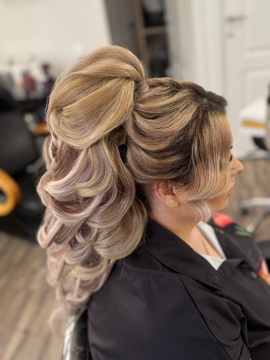 Make-up și coafat la domiciliu 100 lei