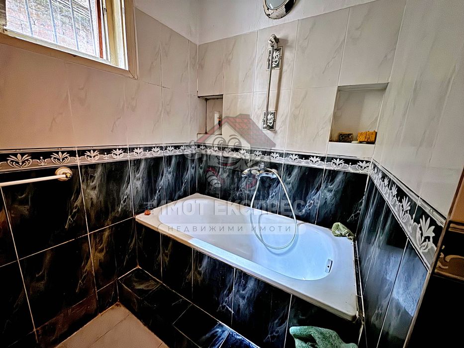 Продава се Етаж от къща в Асеновград - 178 кв.м за 675 €/кв.м - Снимка #18