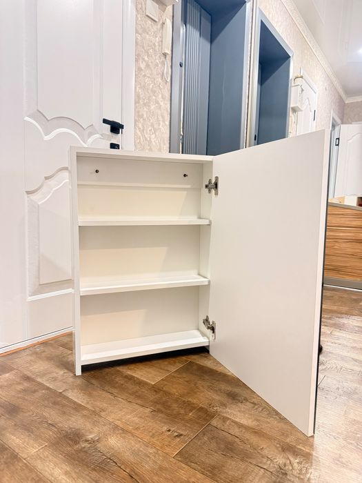 Продам зеркало со шкафчиком 50х70