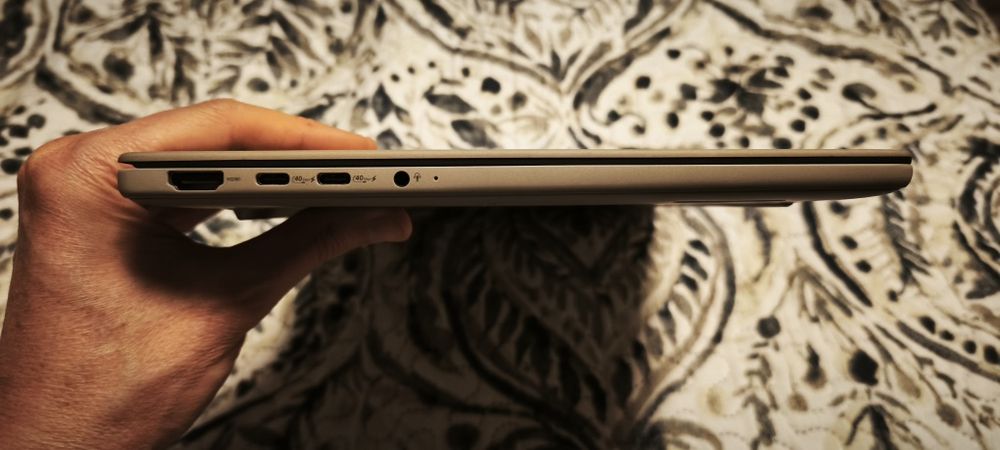 ASUS Zenbook A14 OLED / 16GB / 512GB / гаранция 2026 / 1 кг