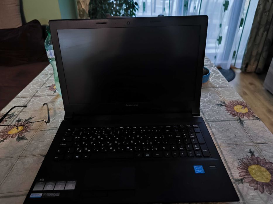 Продавам лаптоп за части + зарядно