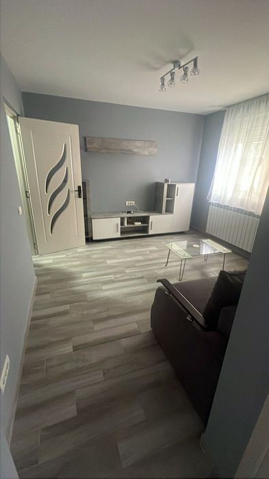Închiriez Apartament