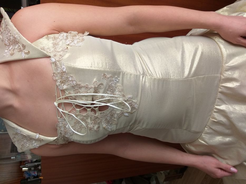 Абитуриентска рокля