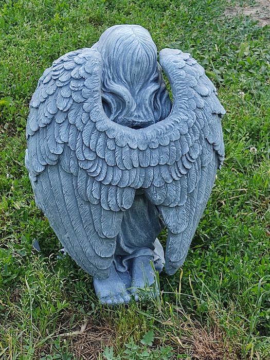 Фонтан-кашпа от вибробетон "Ангелче"