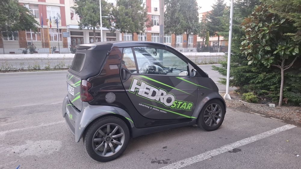 Vand sau schimb cu 4x4 cu carlig smart Four Two automat cabrio
