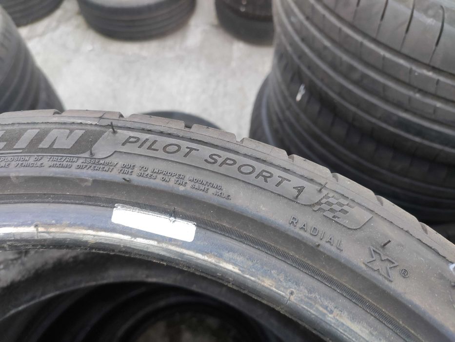 2бр Летни гуми 245 35 18 - Michelin