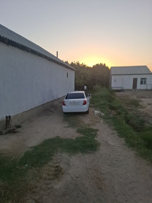 12 sotx uchaska+bogʻ sotiladi