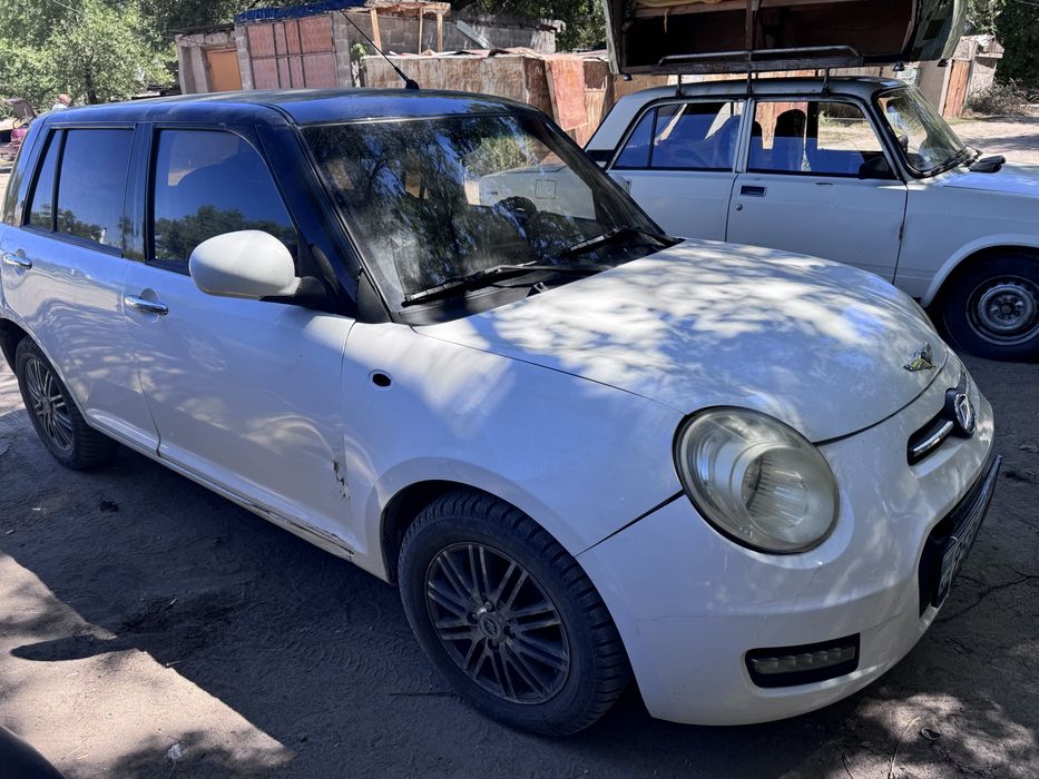 Автомобиль 2015 года, обьем 1,3.