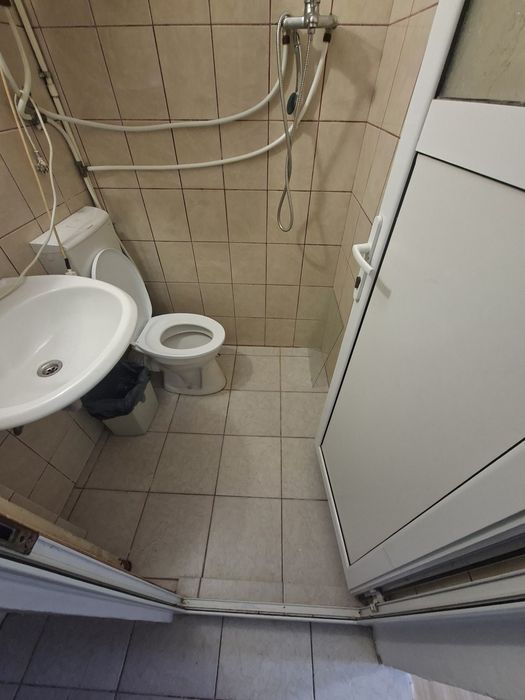 Garsoniera Etaj 1 Podu Ros Cantemir cu Baie!