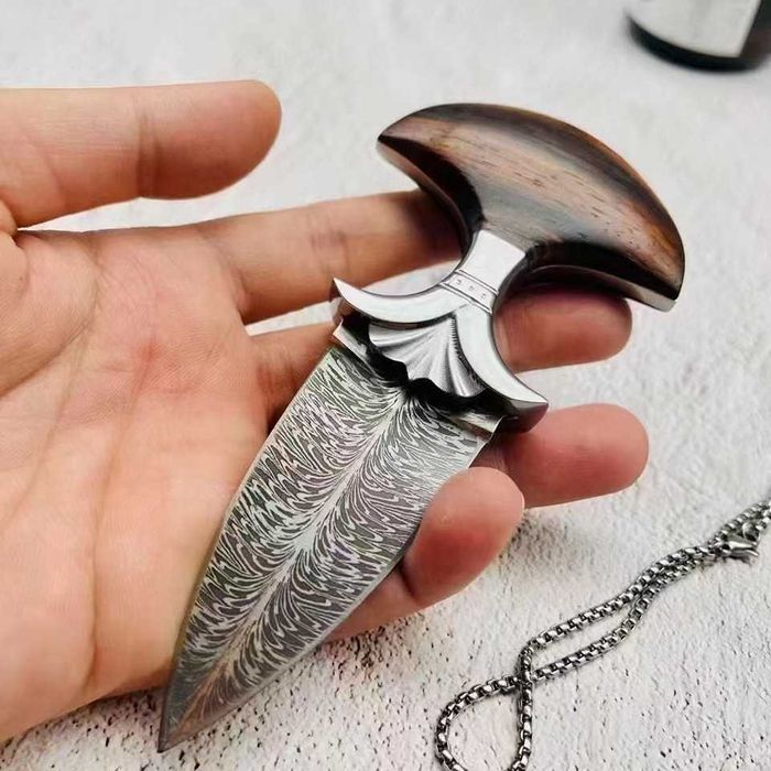 Кама от дамаскова стомана с кожена кания и сандалово дърво Tai Tai