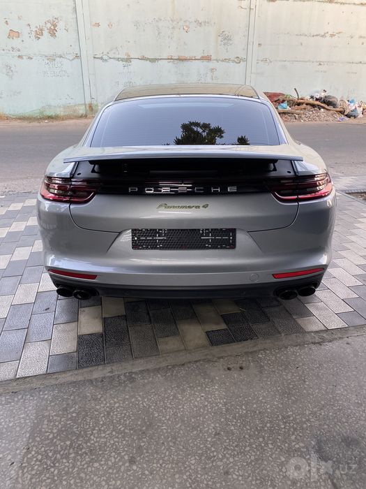 Porsche Panamera 4