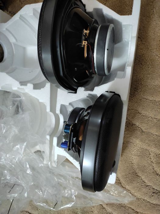 Продам Kenwood 320w 6x9 размер новый