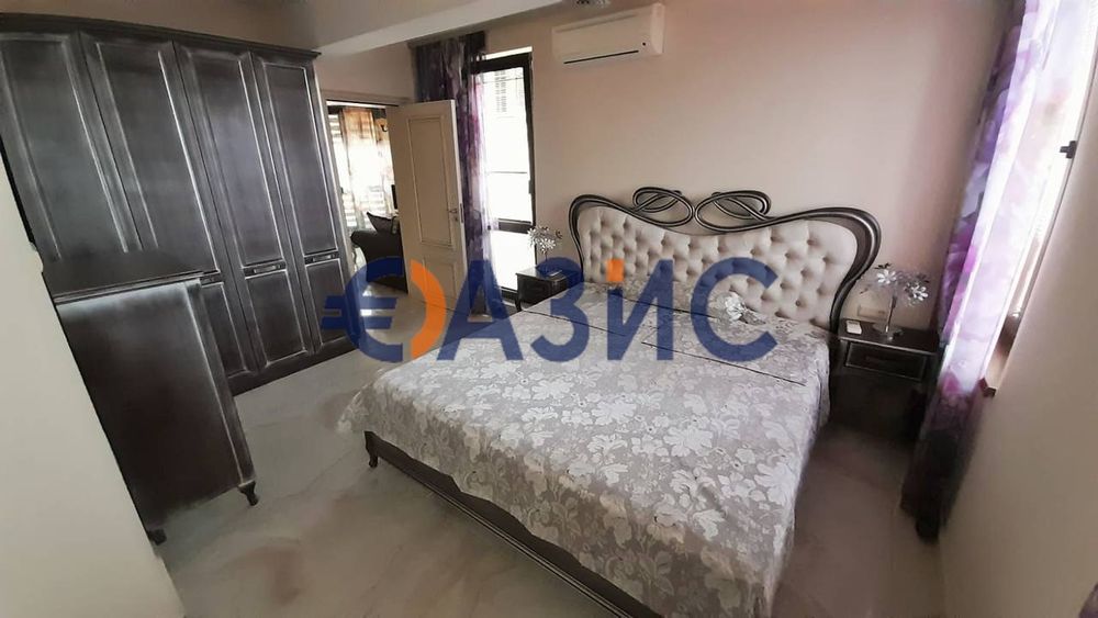 Петстаен апартамент с изглед към морето и планината в Свети Влас в