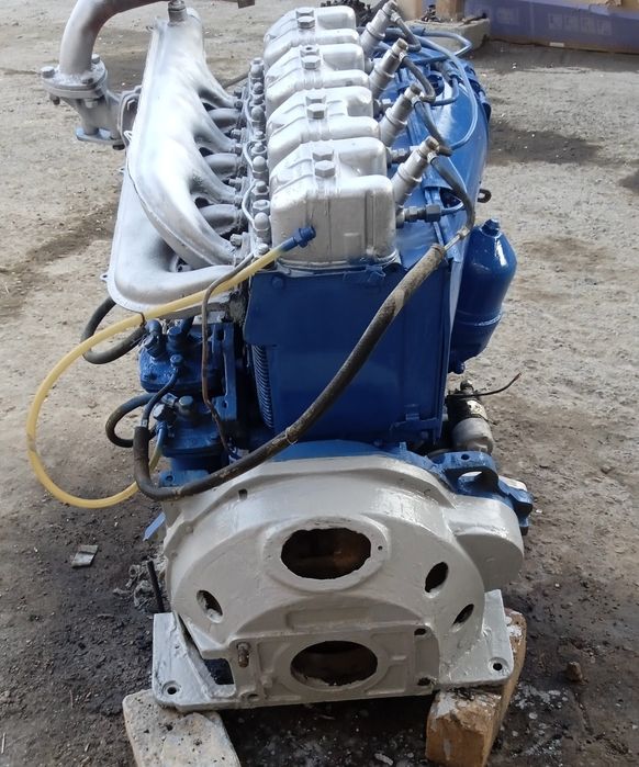 Traktor mator sotiladi