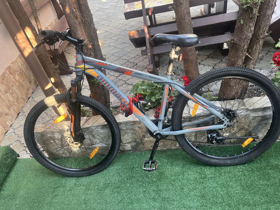 Vand bicicleta pret negociabil.