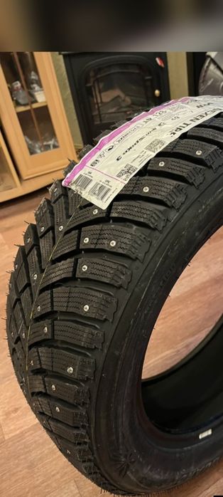 Продам зимние шипованные шины NEXEN