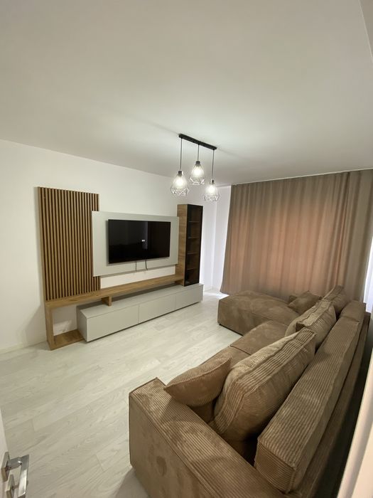 Închiriez apartament cu doua camere.