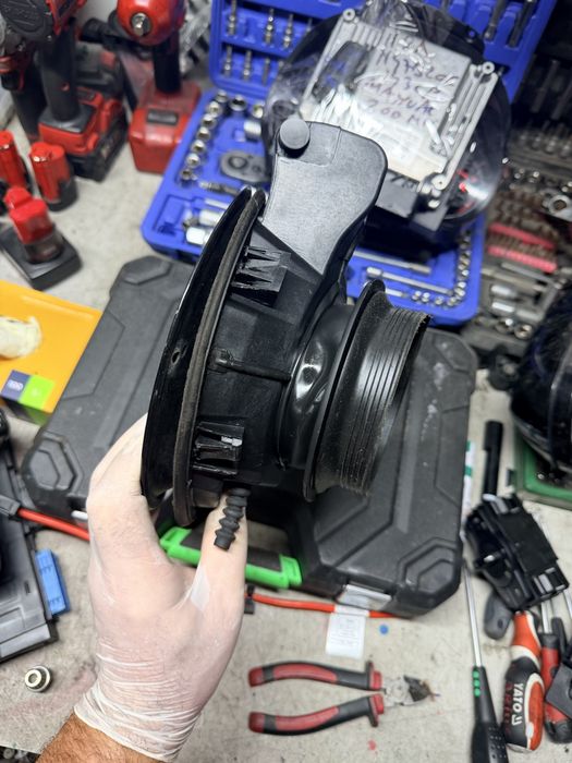 Usita rezervor bmw e87 e81 clapeta rezervor bmw e87 e81