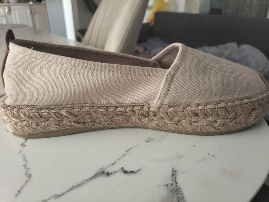 Кроссовки б/у в хорошем состоянии