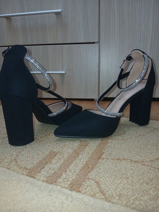 Pantofi cu toc dama
