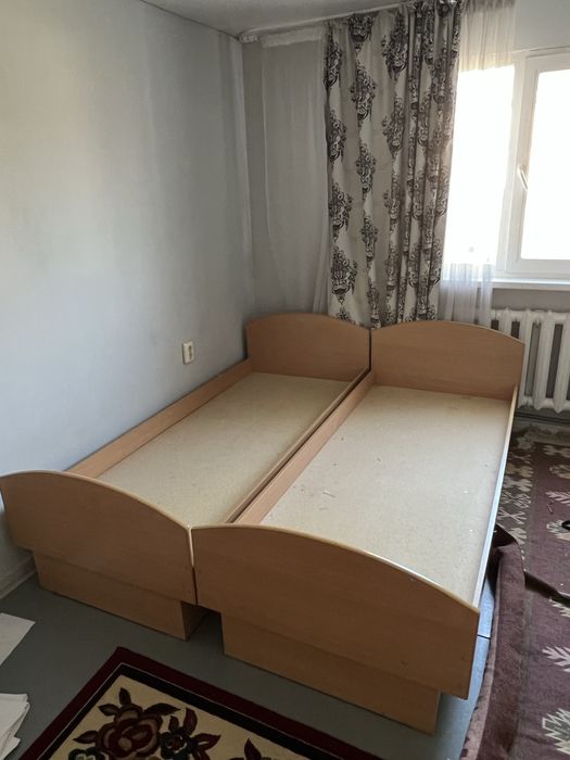 2 Кровати  за символическую цену 5000 , матрасы есть