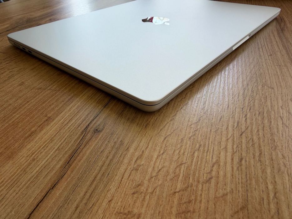MacBook Air 15" M2 Chip 8-CPU, 10-GPU, 8GB RAM, 256SSD