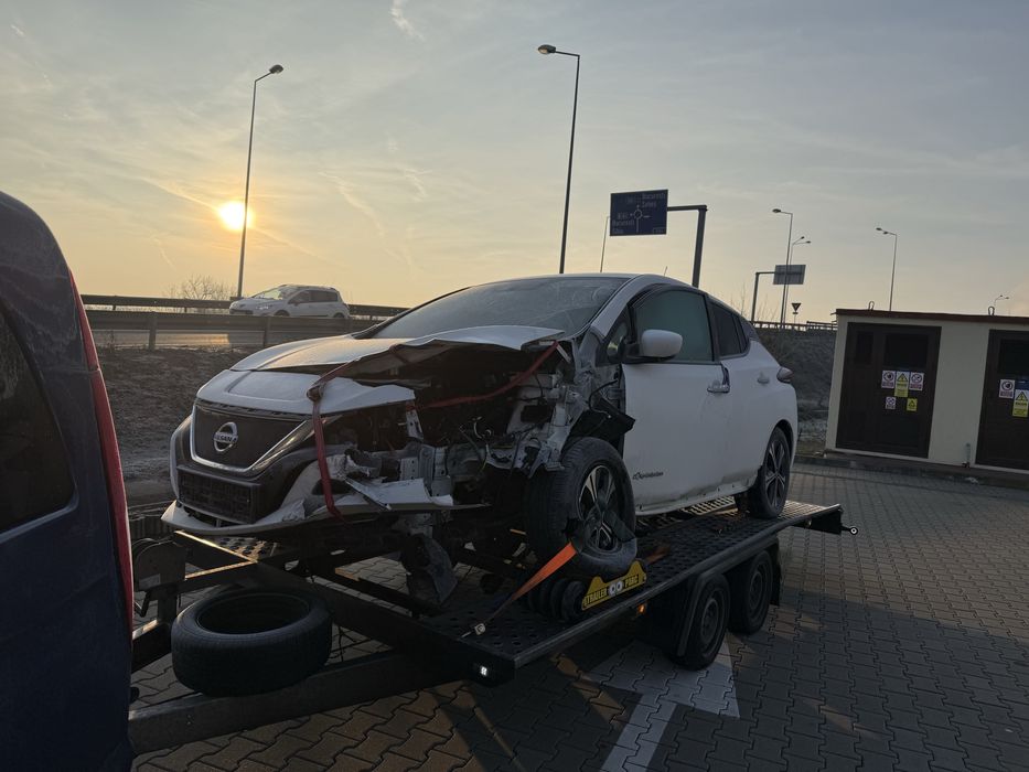 Nissan leaf 2020 electric avariat