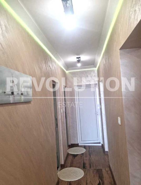 Луксозен тристаен апартамент в района на Колхозен пазар