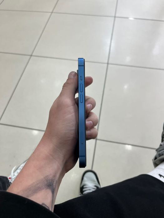 Продам айфон 13 на 256гигов