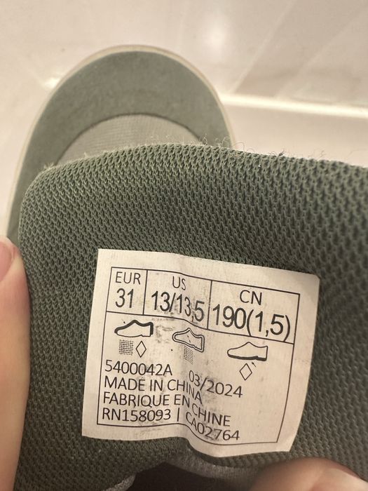 Продам детские ботинки