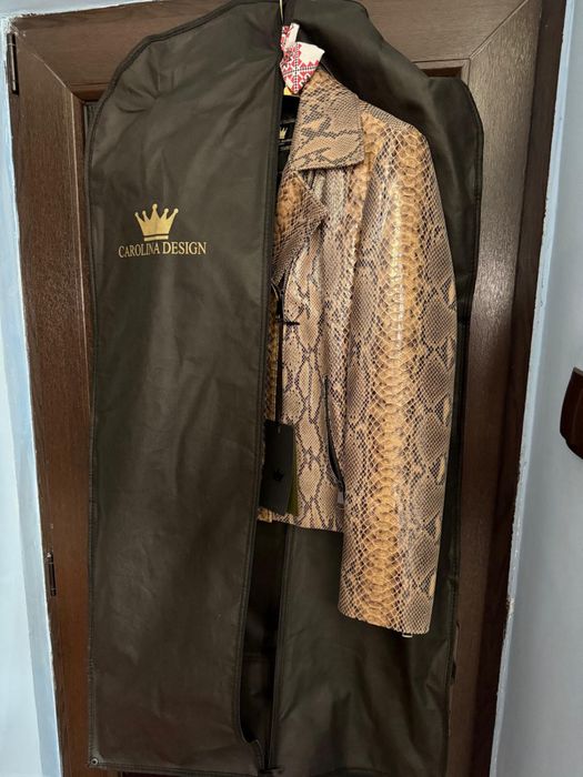 Geaca din piele de piton