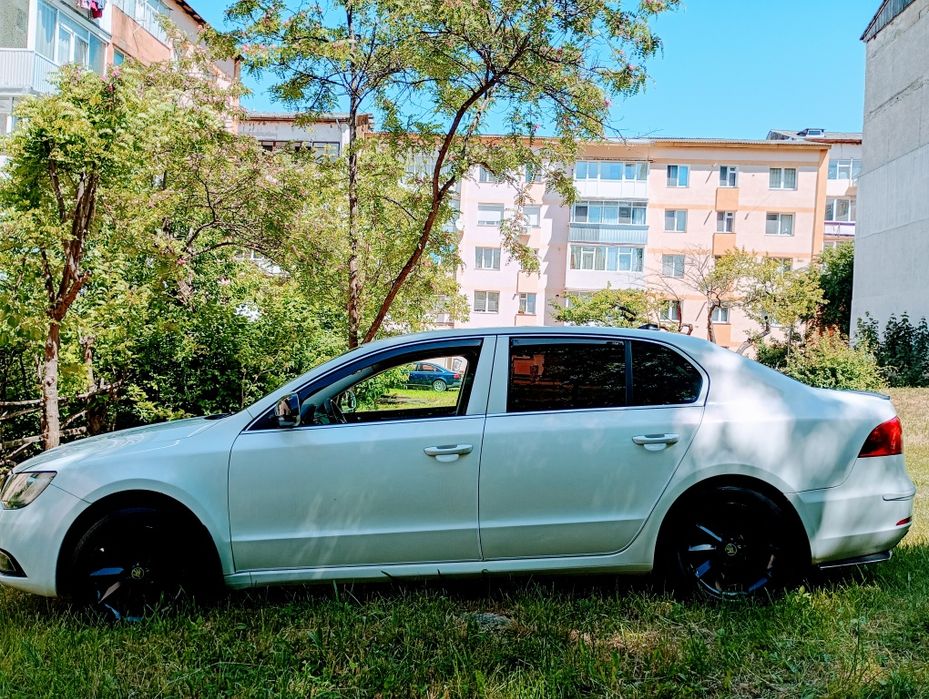 Vând Skoda Superb automata2014