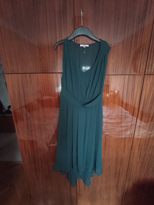 Продавам официална рокля, марка  New Look
