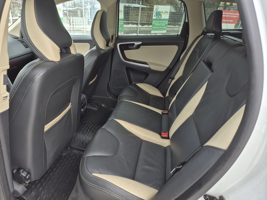 Volvo XC60 R-Design 2012 4x4 2.4 Diesel automat