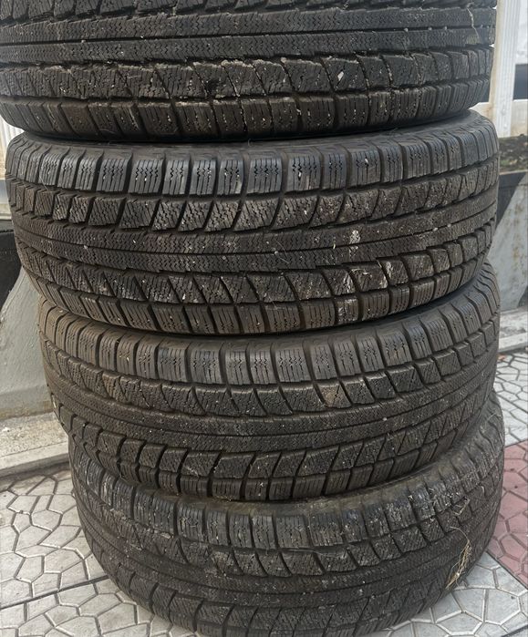 Всесезонная резина 215 70 R15
