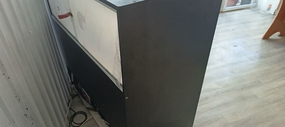 Срочно продам ветринный холодильник