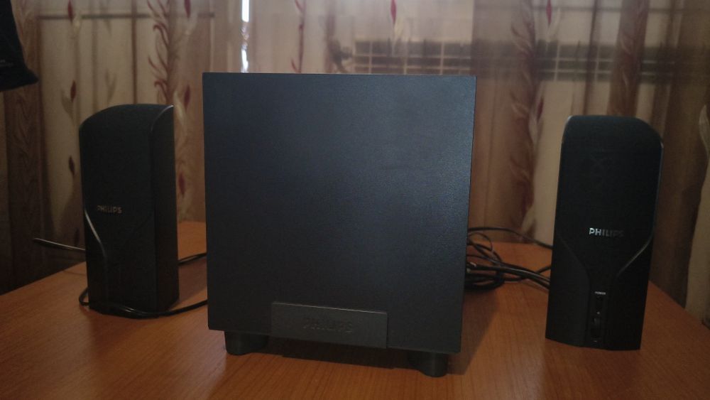 Sistem boxe Philips cu subwoofer-bass bonus
