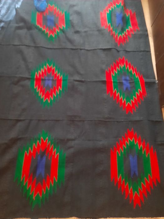 Килим ръчно изтъкан