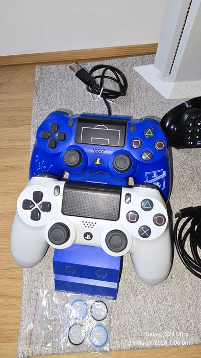 PlayStation 4 Slim Glacier White