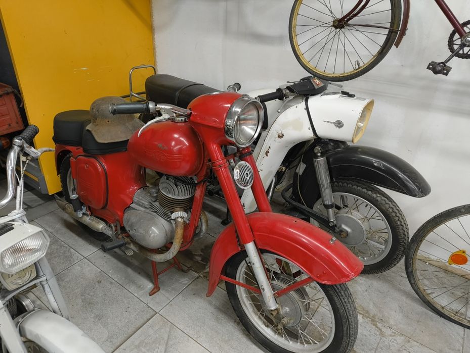 Продавам стари мотори