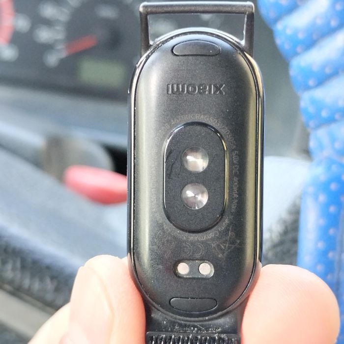 mi band 8 в отличном состоянии