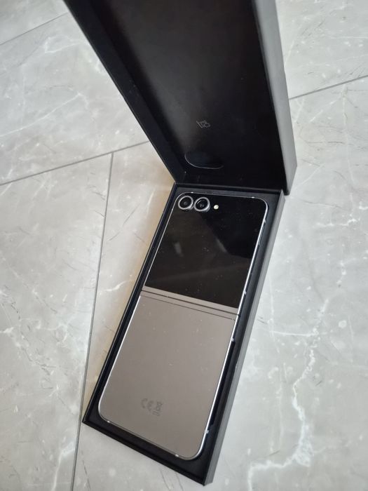 Samsung Z Flip 6 512 GB 12 GB